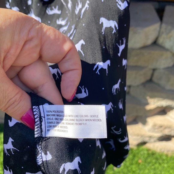 Xhiliration Sz M-horse print dress with attached tie belt & cap sleeves - Picture 4 of 4